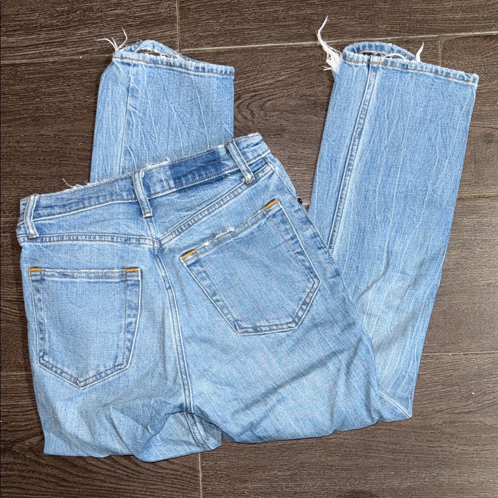 Abercrombie & Fitch Light Blue Cropped Jeans - Picture 5 of 6